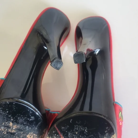 Betsey Johnson Janika Heels Mules Sandals Red Satin Embroidered Floral Size 7.5 - Picture 7 of 14